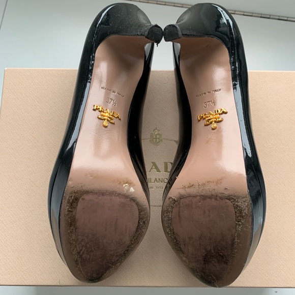 Prada patent leather pumps. Size: 37 1/2 - Picture 5 of 6